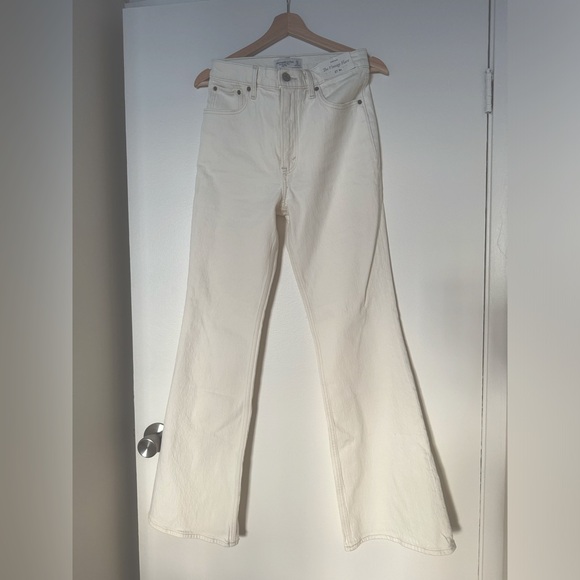 Abercrombie “The Vintage Flare High Rise” Jean - Picture 1 of 4